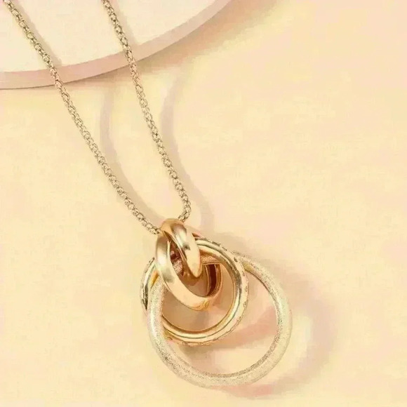 Elegant Multi-Circle Pendant Sweater Necklace - Picture 1 of 3